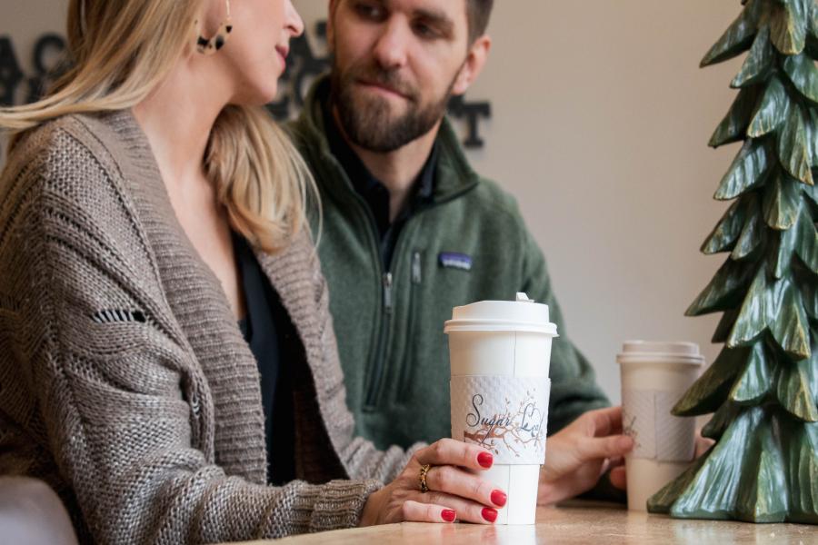 couple having coffee at sugarleaf bakery in branson mo