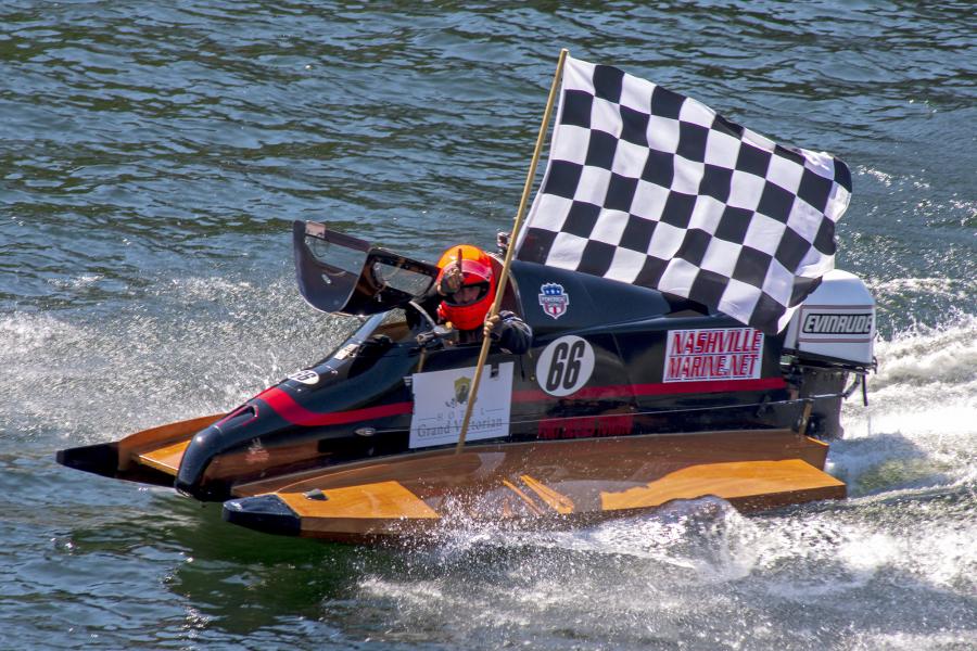 power boat on lake taneycomo in branson