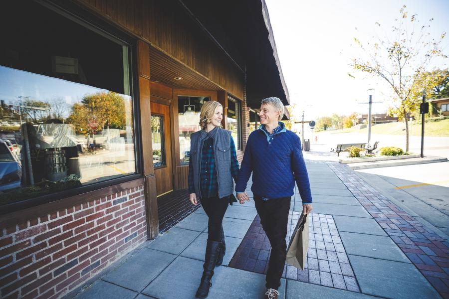 Shopping_Downtown_Branson_Couple_Fall