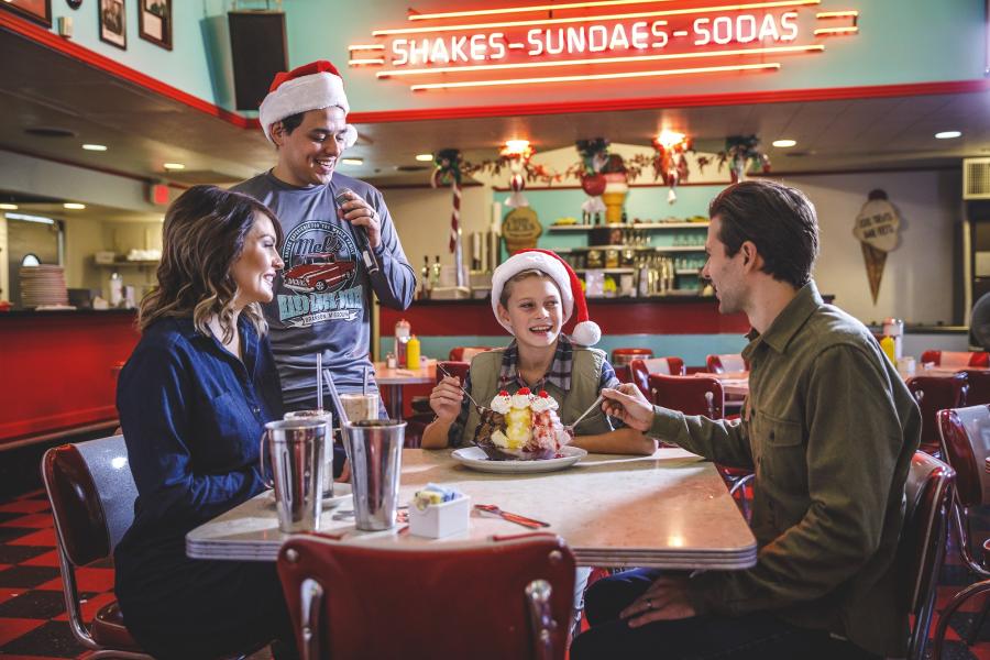 Mels_Hardluck_Diner_Christmas_Restaurant_Food