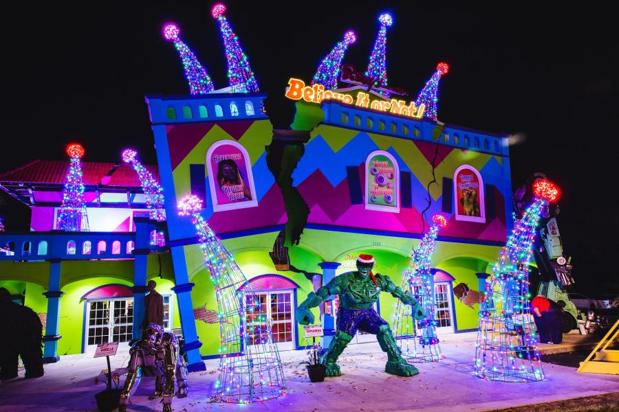 Ripleys_Christmas_Lights_Branson_Town_Attraction