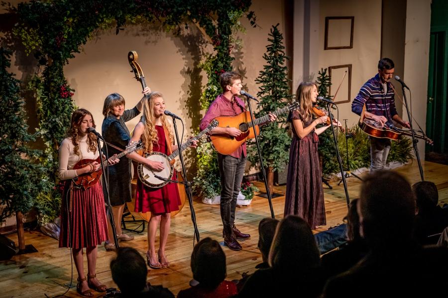 Petersens_Christmas_Show