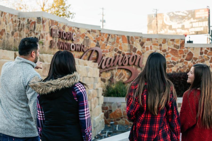 Historic_Downtown_Branson_Family_Christmas_Winter