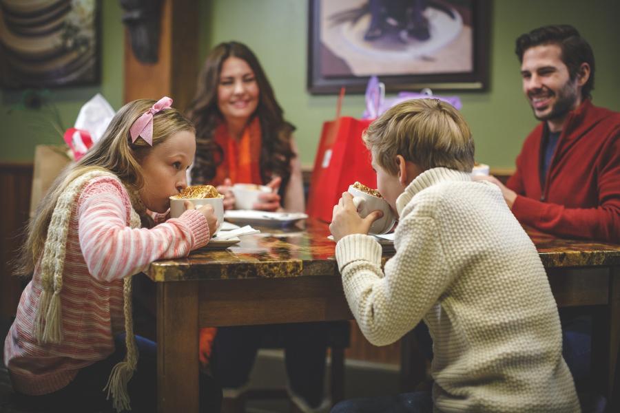 Family_Kids_Lodging_Dining_Restaurant_Christmas_Winter
