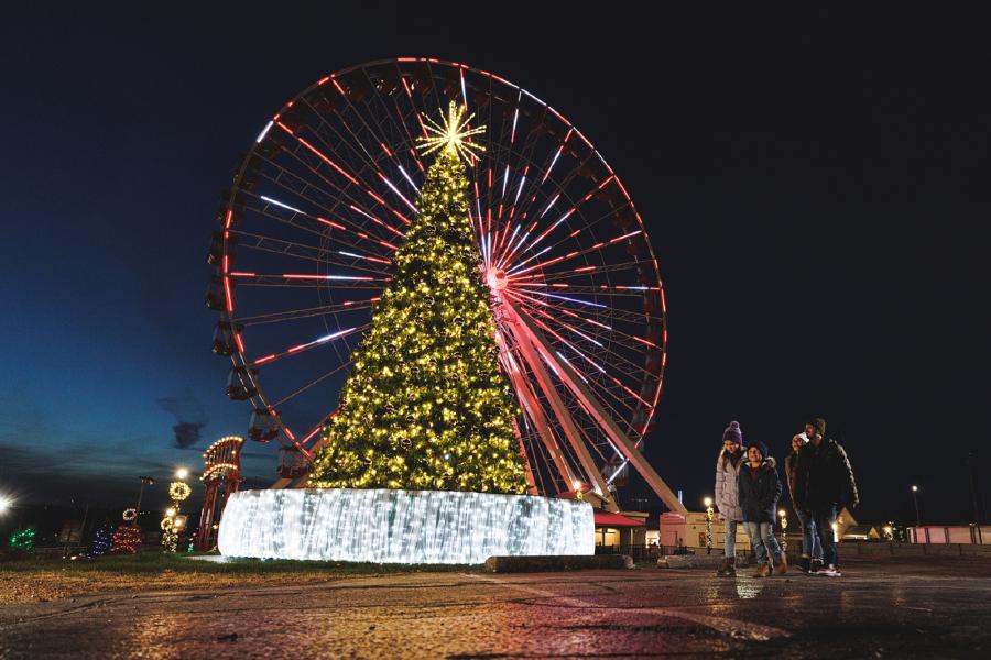 Ferris_Wheel_Christmas_Lights_Family