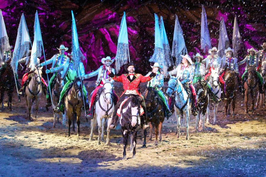 Christmas_Dolly_Parton_Stampede_Horses