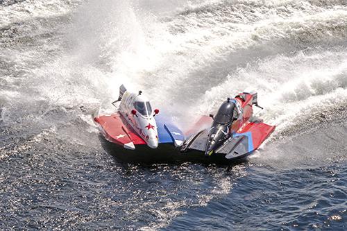 power boat on lake taneycomo in branson