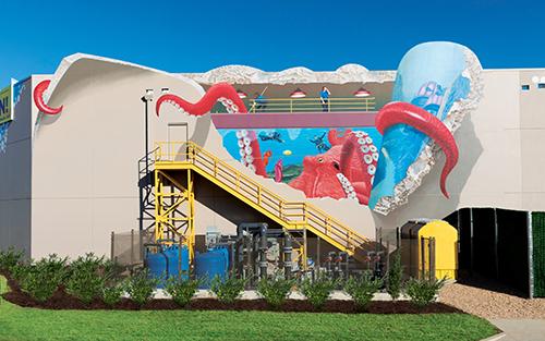 aquarium at the boardwalk mural in branson