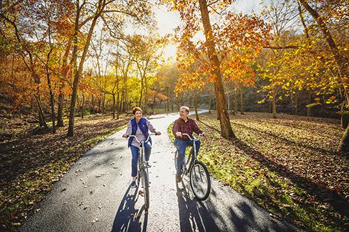 biking-fall-foliage-branson-couples