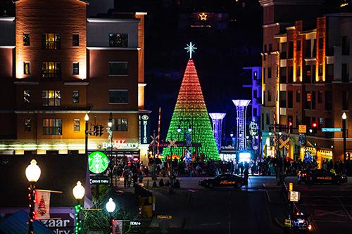 downtown-branson-landing-nativity-christmas-tree