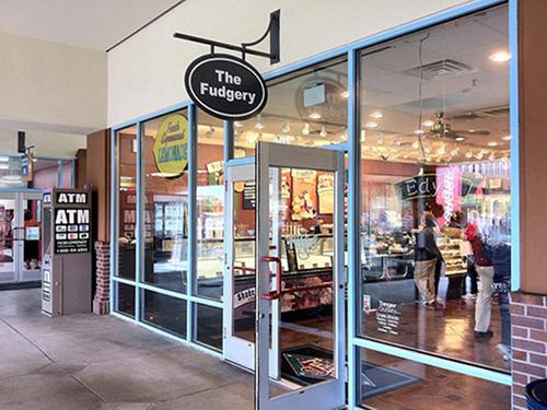 fudgery-shopping-downtown-branson