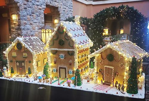 lit gingerbread houses in branson