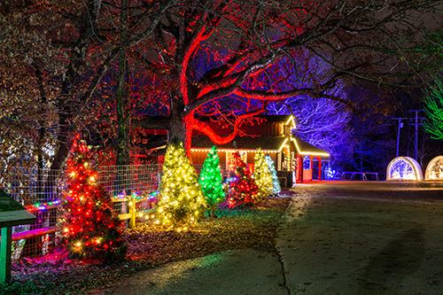 trail-of-lights-drive-through-display-branson-christmas