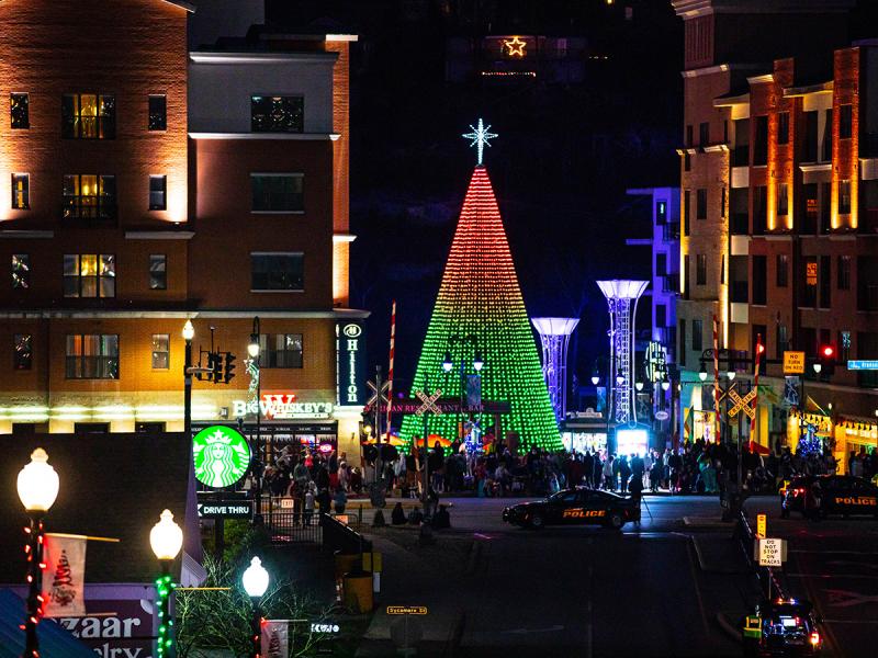 See the Animated Giant as it lights up the Branson Landing in Downtown.