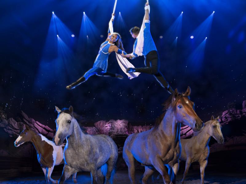 Dolly Stampede Horses and Aerialists 2000x1500