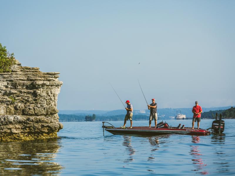 Bass_Fishing_Boat_Lake