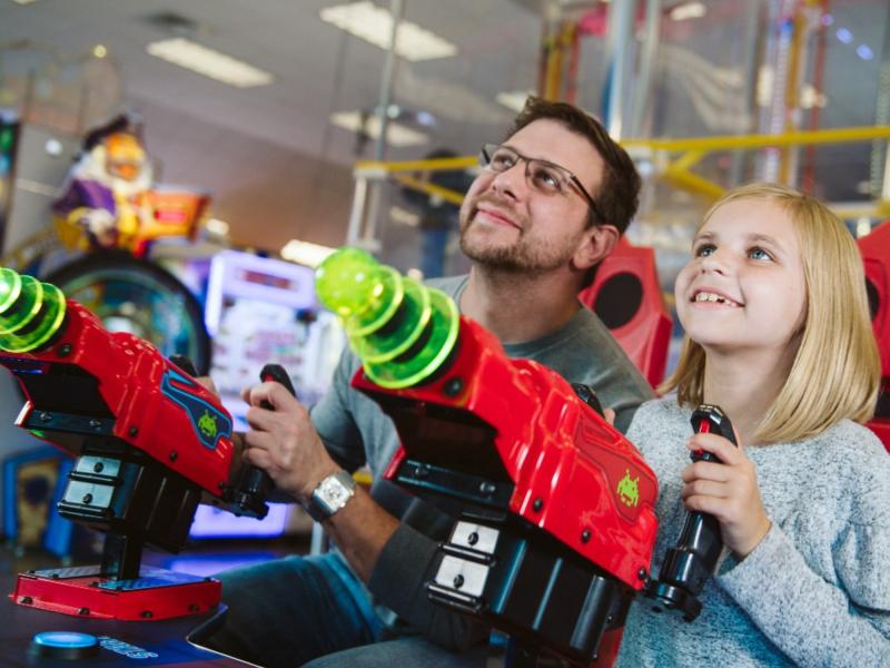 The_Track_Family_Fun_Part_Arcade_daughter_dad