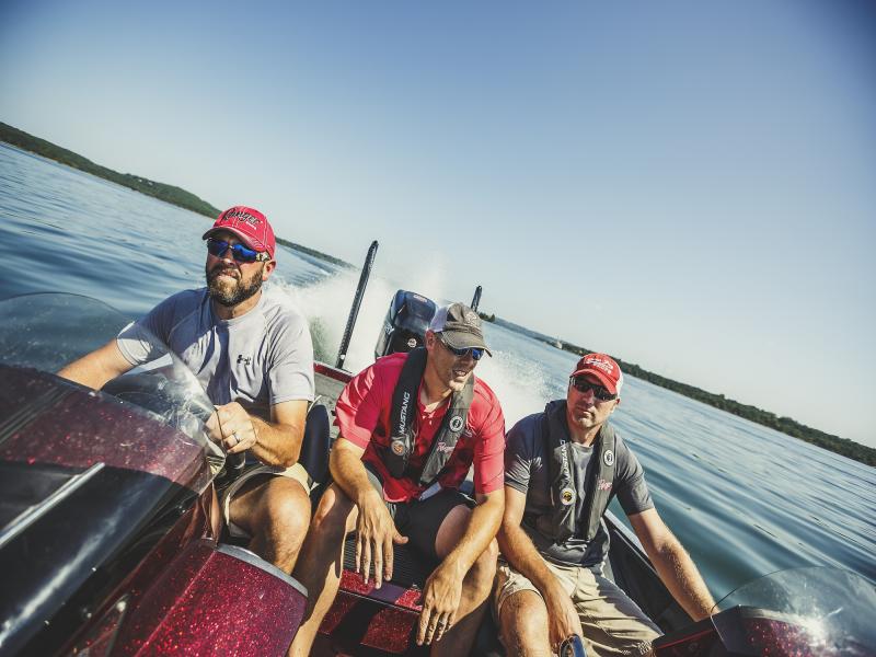 Men_Friends_Boat_Lake_Fishing