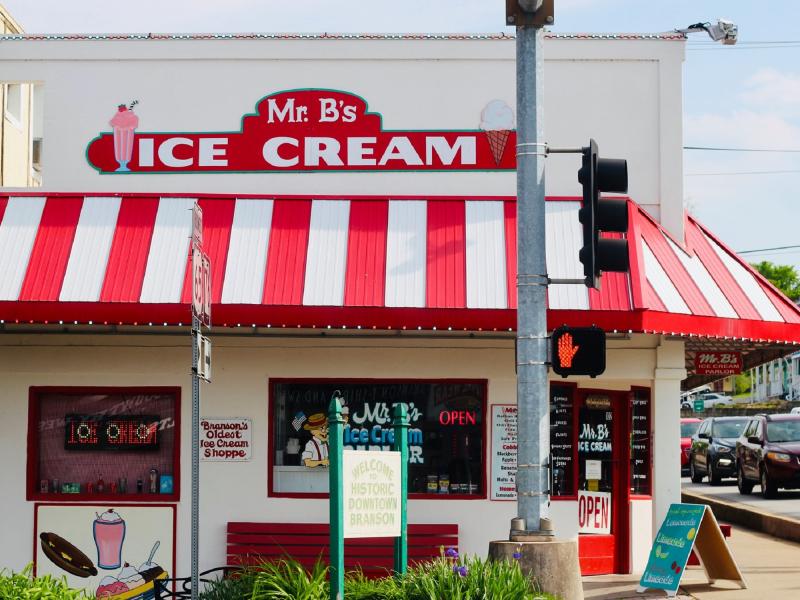 Mr._B's_Ice_Cream_Parlor_Exterior