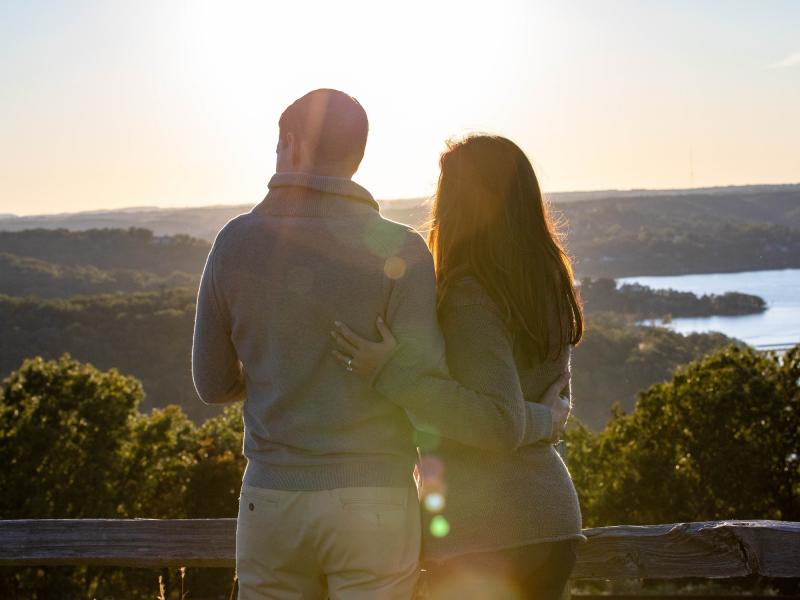 Couple_Scenic_View_Table_Rock_Lake_Family