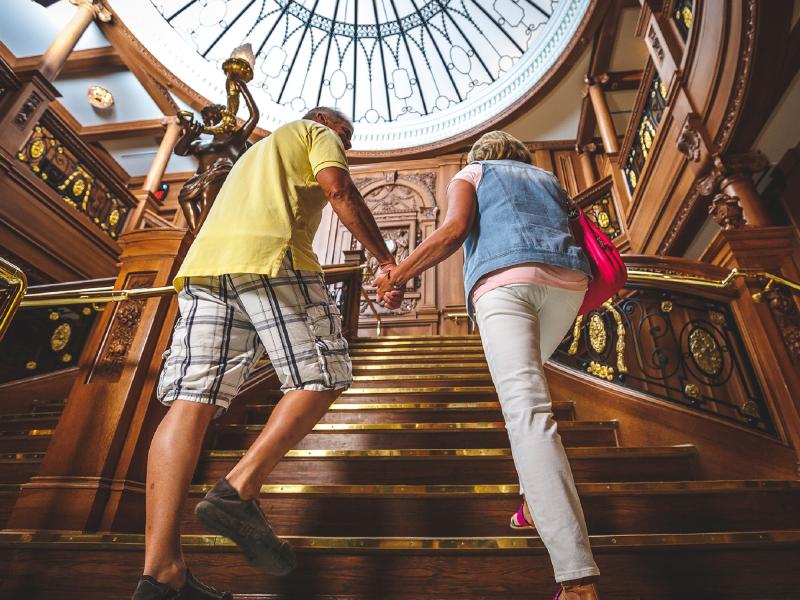 Titanic Attraction Grand Staircase Couple