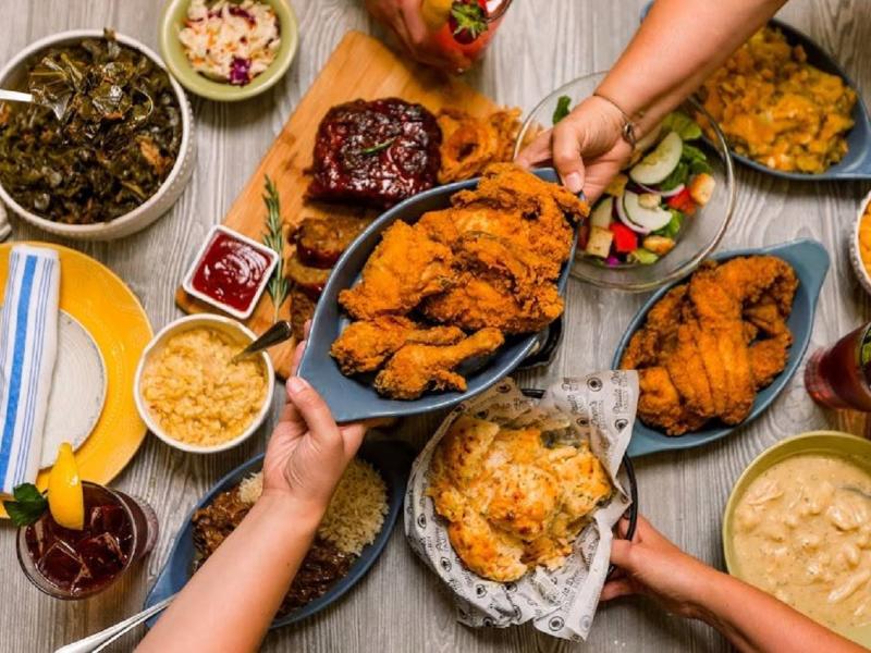 PAULA DEEN'S FAMILY KITCHEN