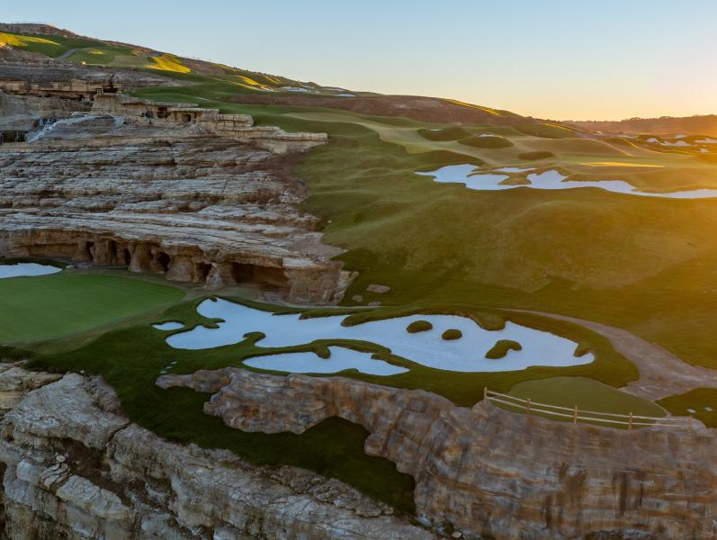 CLIFFHANGERS BREATHTAKING ULTRA-DRAMATIC FINISHING HOLE