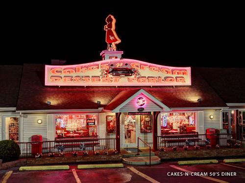 Outdoor view of a classic 1950s diner in Branson.