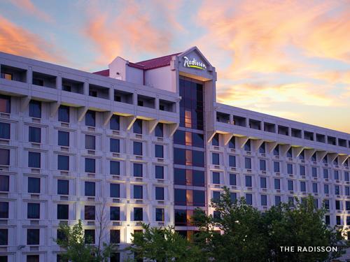 Large hotel in the heart of Branson's Entertainment District.