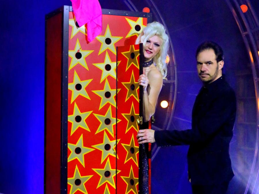 A Magic Dinner Show with a Delicious 3-course Meal!