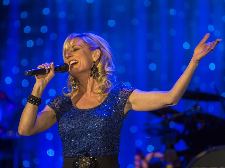 Kim Barber singing Blue Christmas
