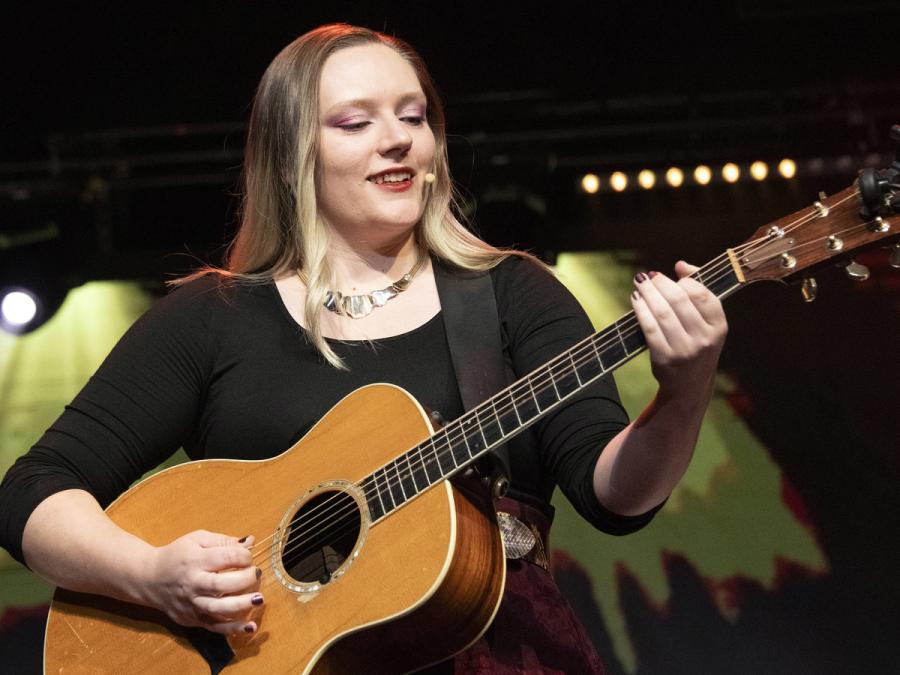 Our resident Songbird - Jessica Dutton