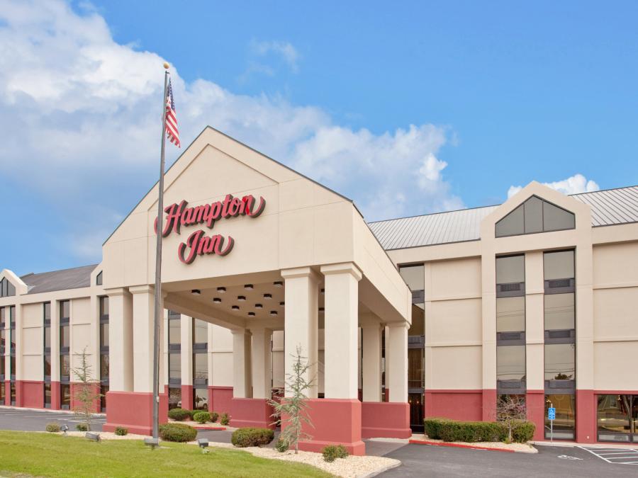 Hampton Inn Branson - On The Strip (front view)