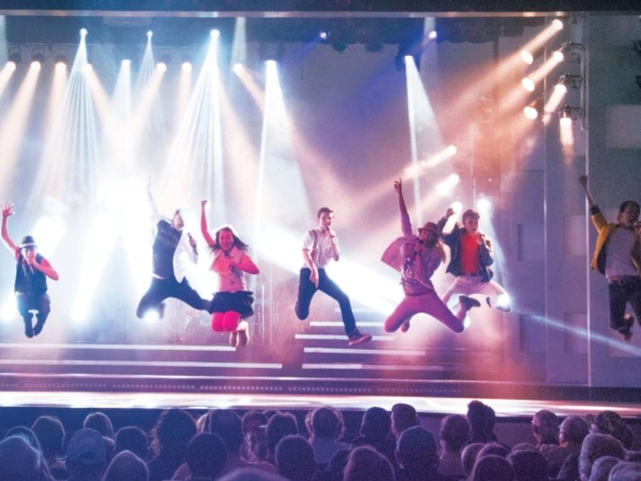 Born To Entertain!