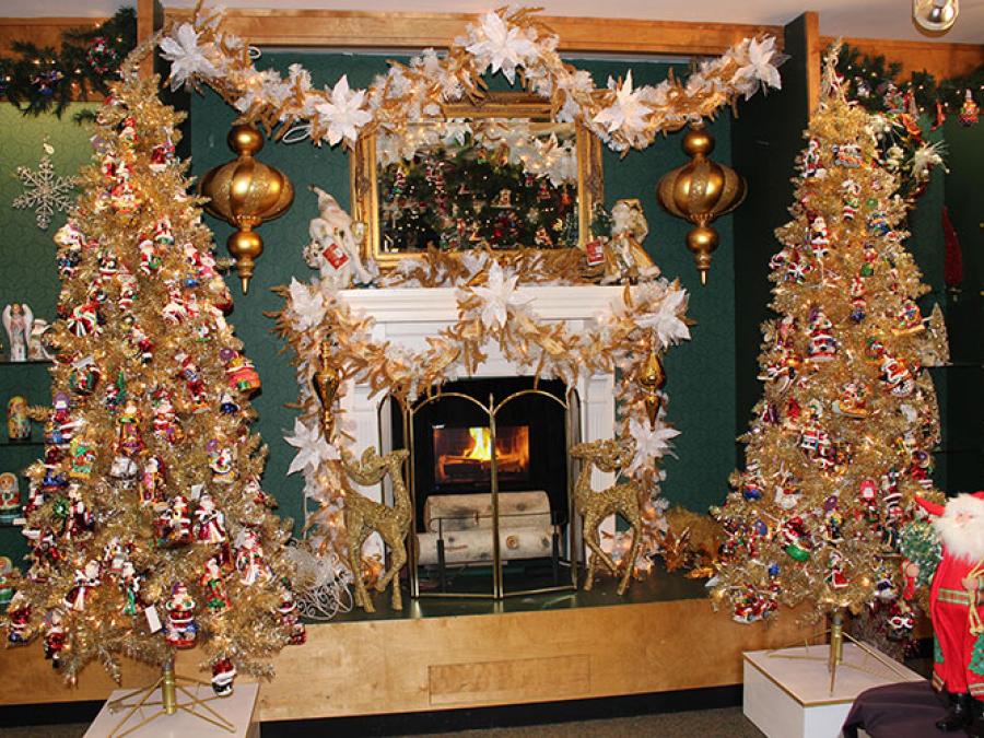 Kringles Christmas Stores/Kringles Village Treasures Explore Branson