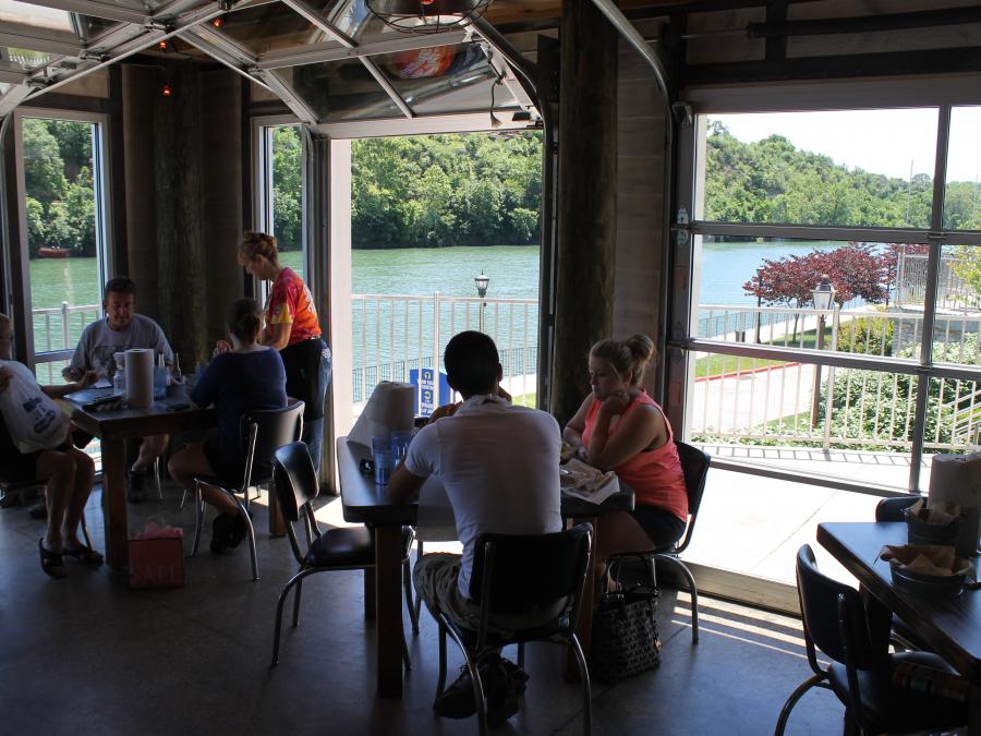 Joe's Crab Shack | Explore Branson