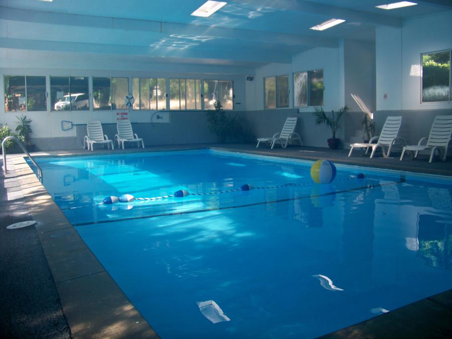 The Tribesman has 4 Outdoor Pools and 1 Indoor Pool.