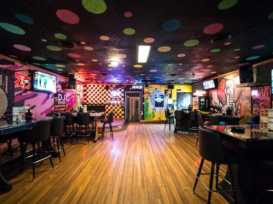 Crazy Craig S Cheeky Monkey Bar Explore Branson