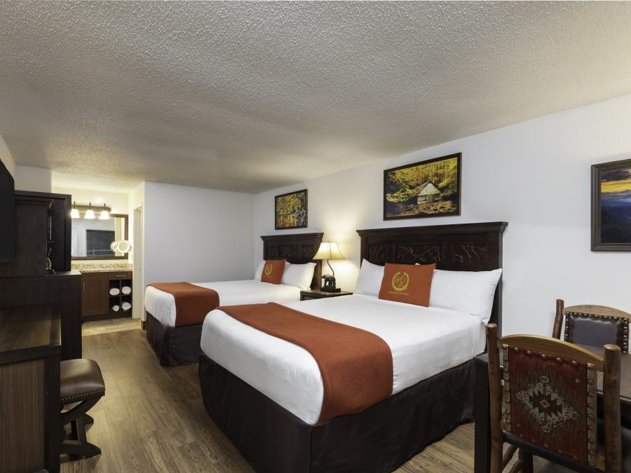 Westgate Branson Woods Resort - Traditional Queen Room