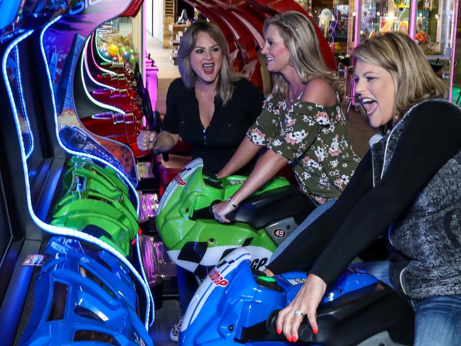 Everyone has fun at the Bigfoot Arcade - Best games and Best Prizes!