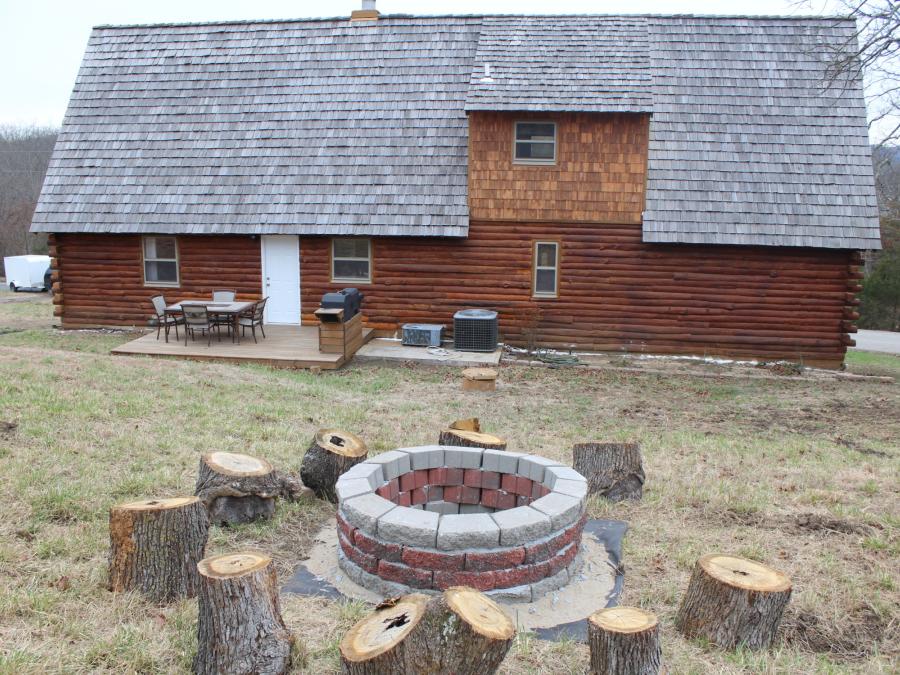 The 4 bedroom and the 6 bedroom on Indian Point have fire pits for you to enjoy