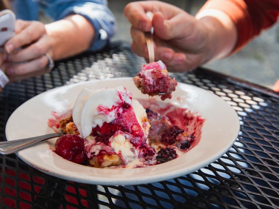 Drunken Berry Ooey Gooey Cake