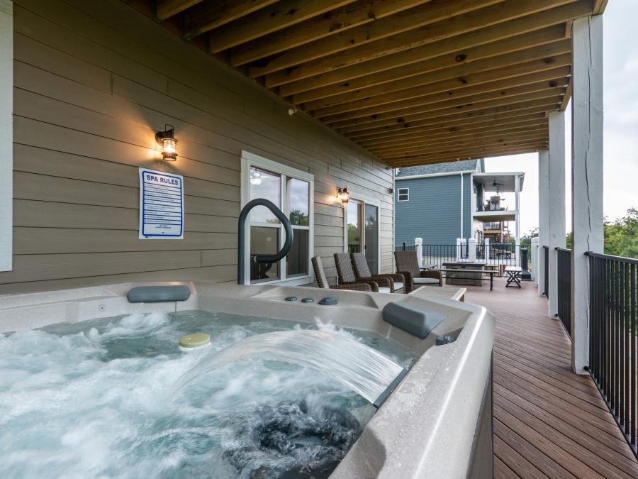 Jubilee Retreat 7 king ensuite bedrooms with private hot tub and fire pit