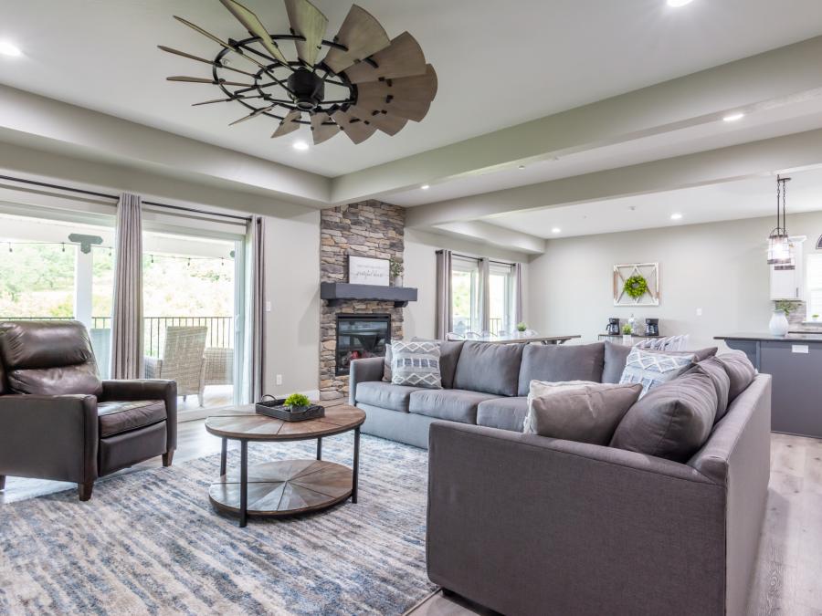 Legacy Retreat 7 king ensuite bedrooms with private hot tub and fire pit