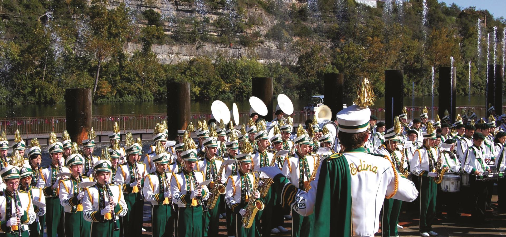 Background image students band landing