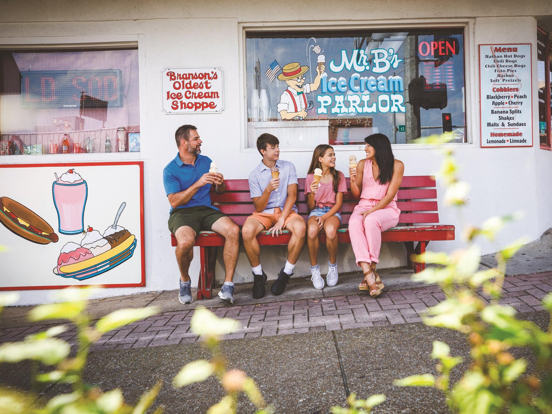 Downtown_Branson_Family_Icecream