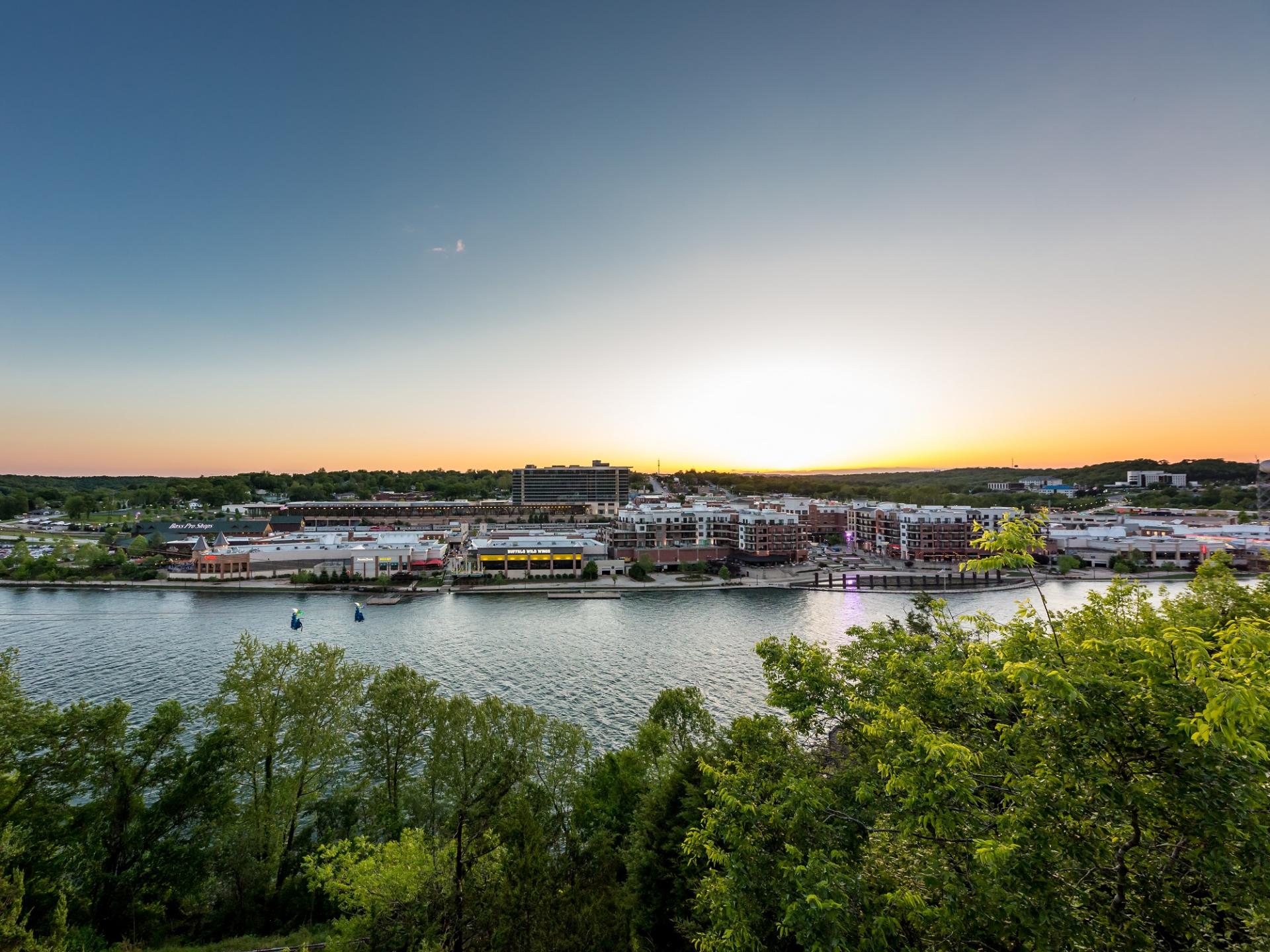 Branson_Landing_Lake_Taneycomo