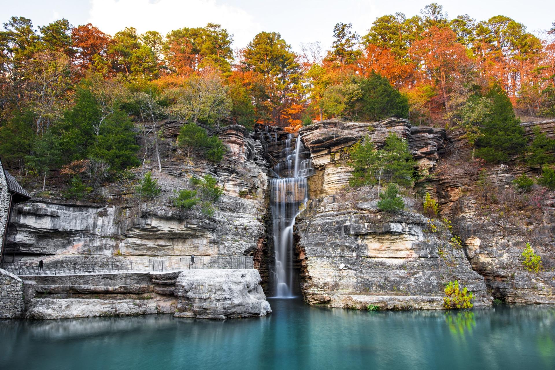 Autumn_Fall_Waterfall_Nature_Dogwood_Canyon