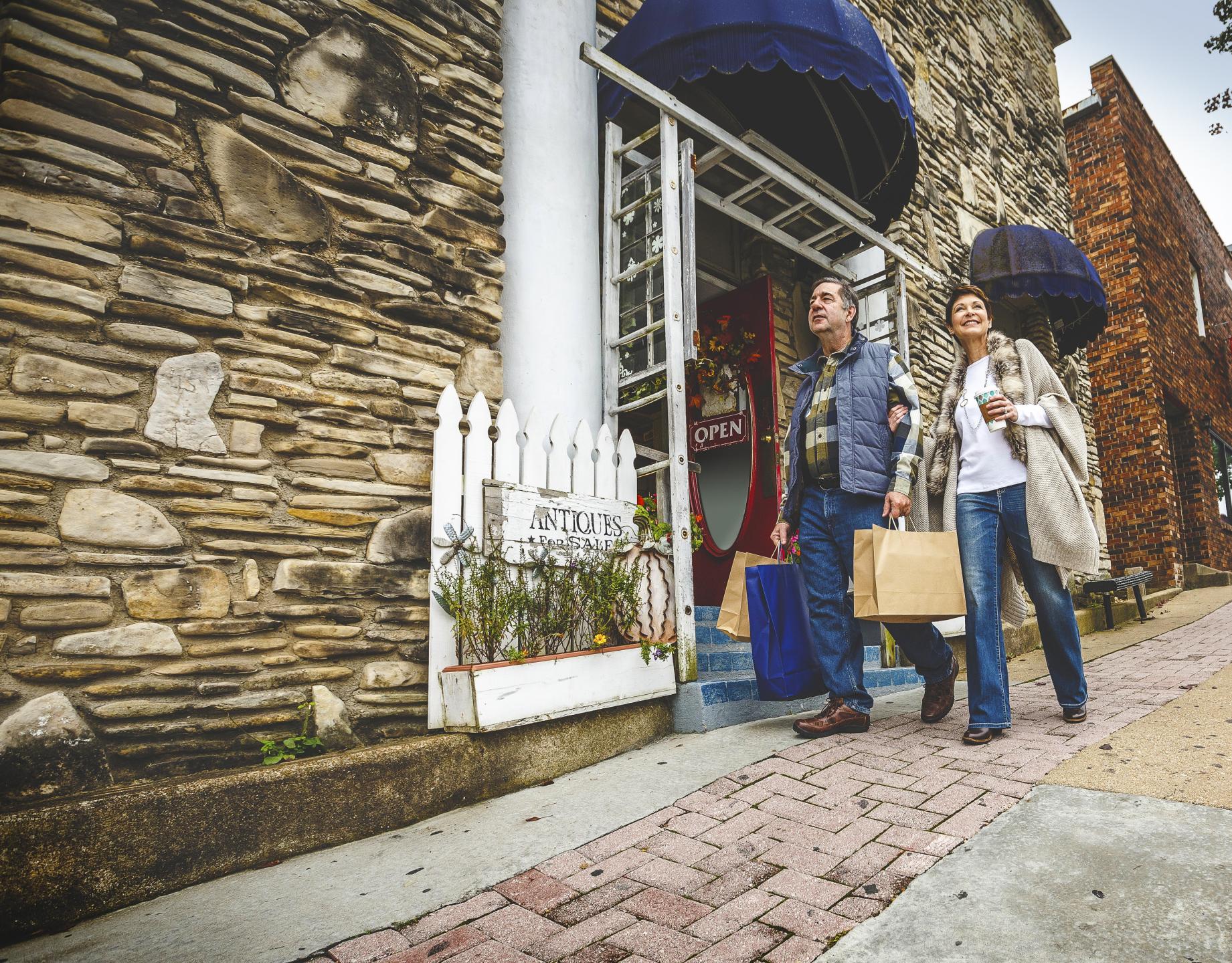 Shopping_Downtown_Couple_Fall