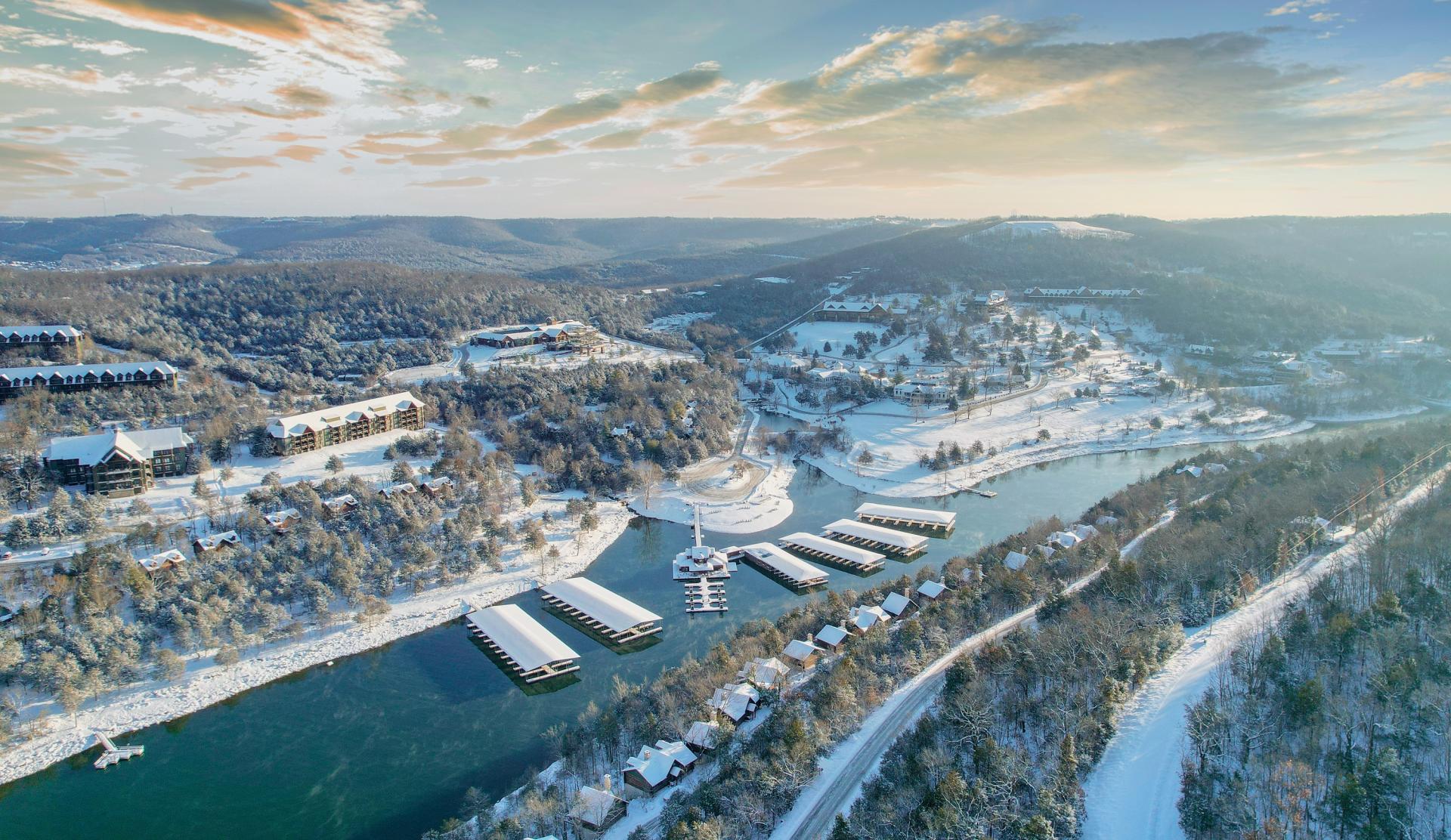 Big_Cedar_Christmas_Loding
